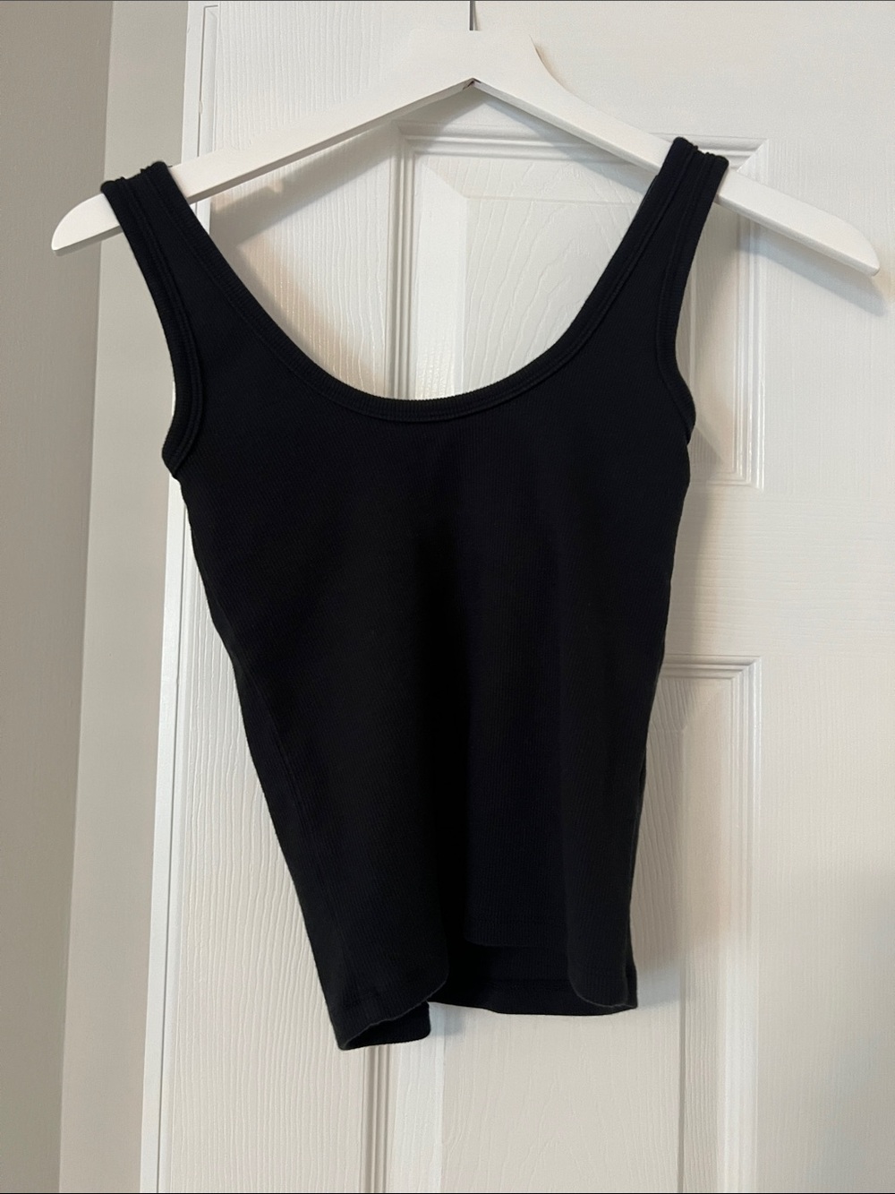Abercrombie & Fitch Black Ribbed Scoop-Neck Tank - Picture 3 of 4